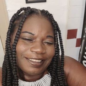 Meet your Posher, Denise